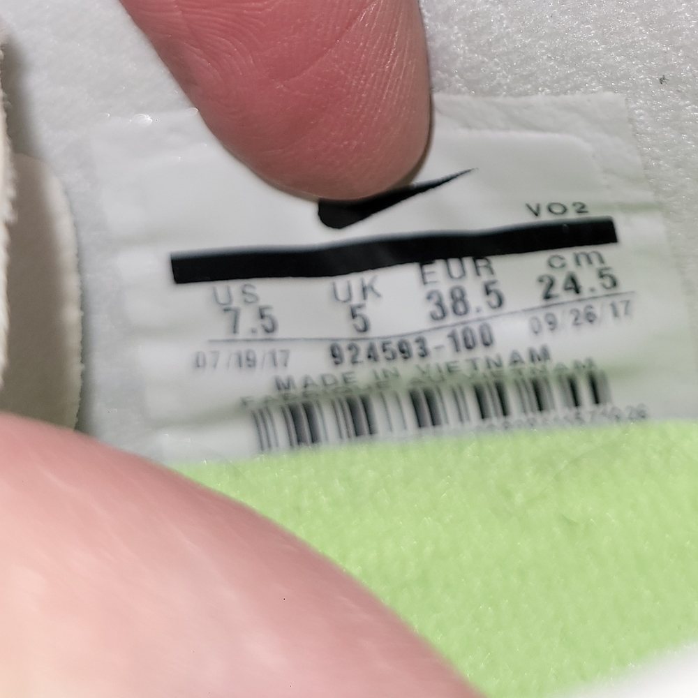 Nike Tennis shoes - Picture 4 of 4